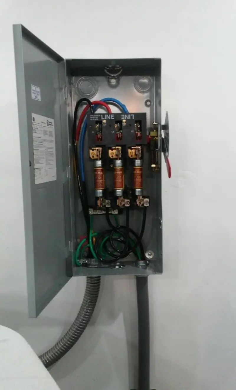 Three-phase disconnect switch installed for Smoke Detector Installation in Raceland